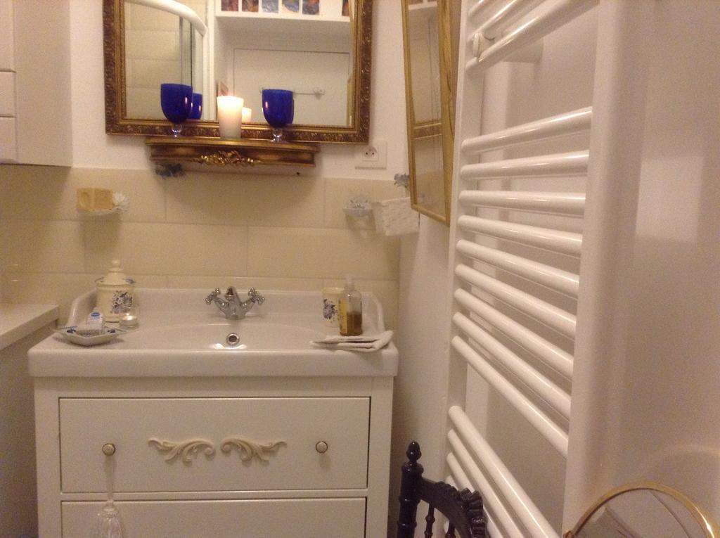 Lamaison Du Phare Honfleur Chambres D'Hotes Et Jacuzzi Prive Rum bild