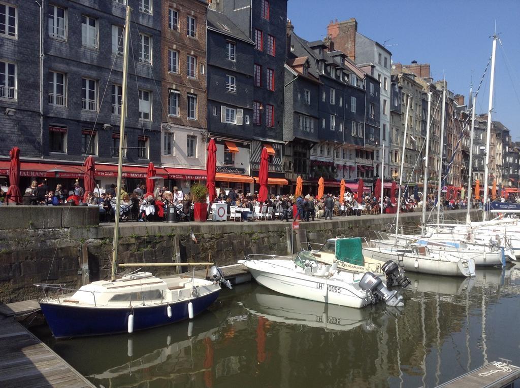 Lamaison Du Phare Honfleur Chambres D'Hotes Et Jacuzzi Prive Exteriör bild